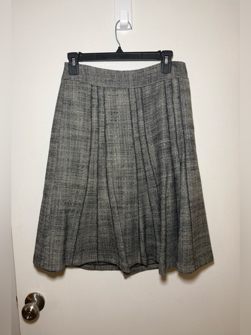 Ann Taylor 100% Virgin Wool Gray Tweed Herringbone Pleated Lined Skirt Size 4